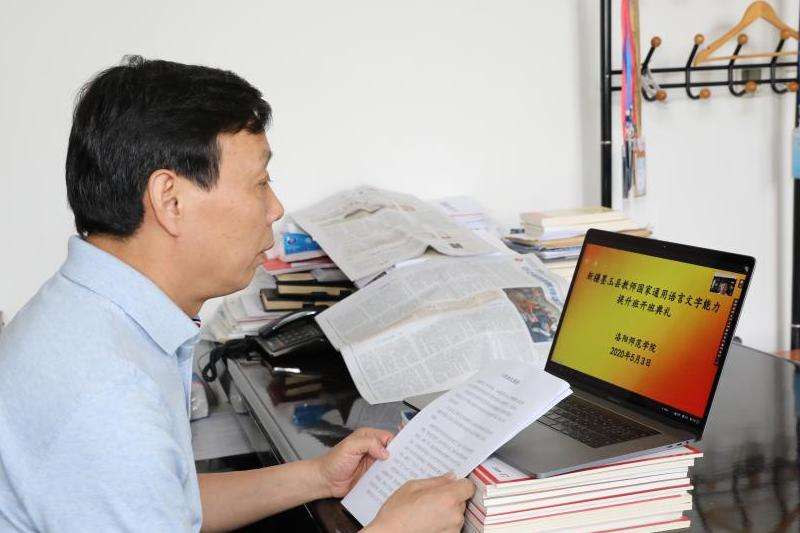 在Facebook上提升你的语言技能