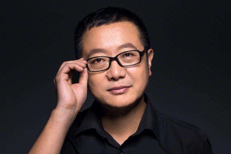 探讨作家刘慈欣在社交媒体平台Facebook上的影响和活动