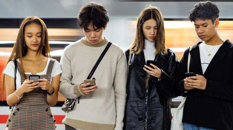 探讨与大桥相关的在Facebook平台上的活动和社交圈子