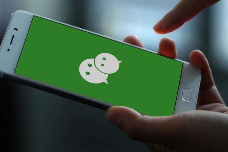 分析Facebook与微信的收入情况