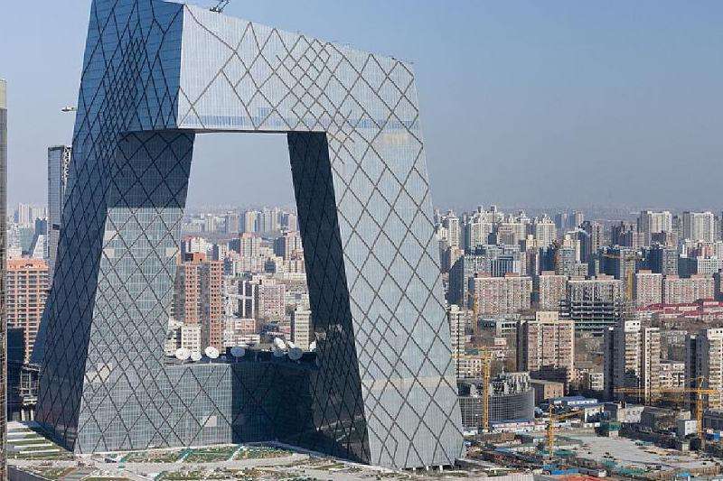 了解央视（中国中央电视台）在Facebook平台上的活动和社交媒体战略